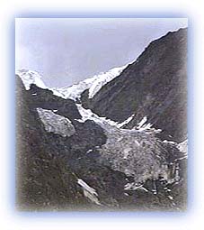 Hanging glaciers near Kugti. Credit: Karamjeet Singh